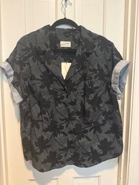NWT Universal Thread Black Floral Button-Down Camp Shirt style w/Palm Trees-XL